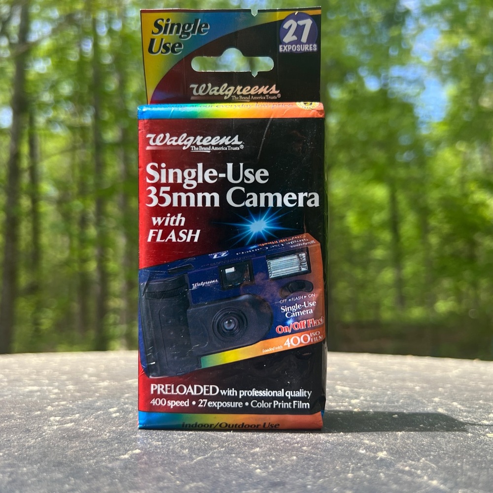 Walgreens 27 Exposures 400 Film Single Use 35mm Camera W/Flash Expired 02/11